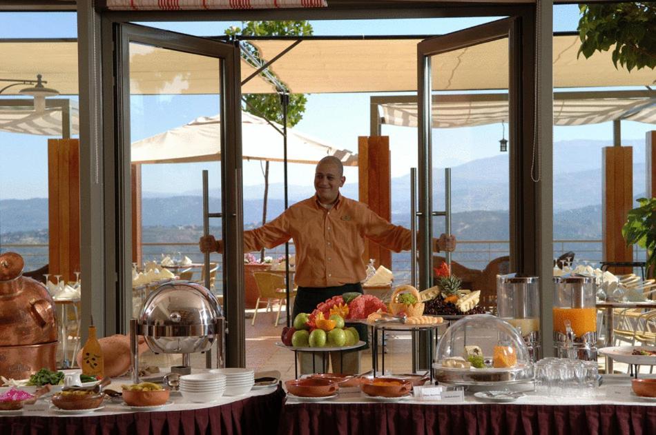 Safir Bhamdoun Hotel Restaurant foto