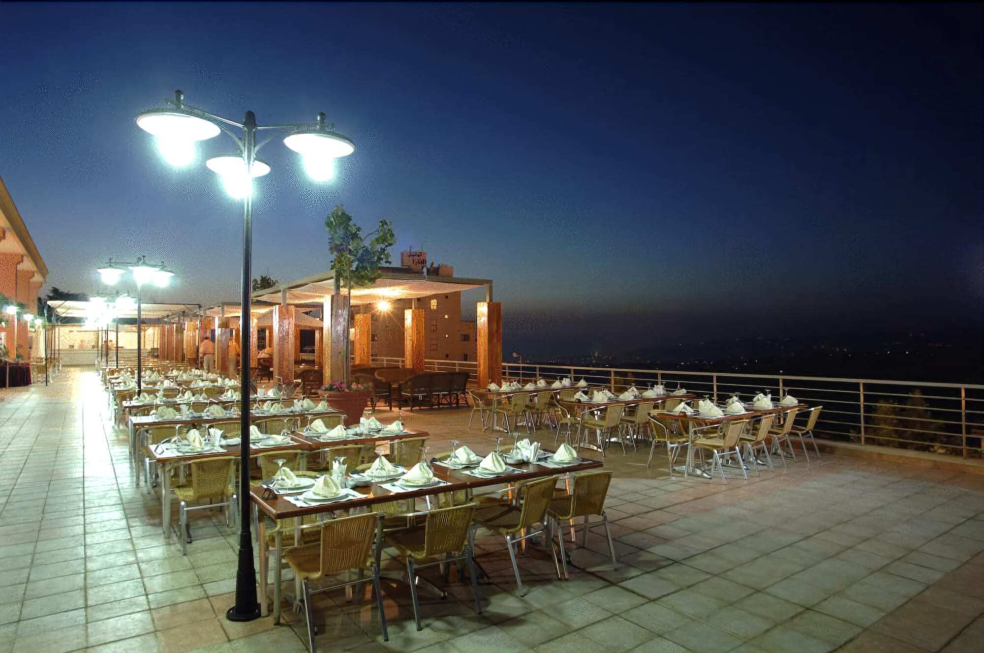 Safir Bhamdoun Hotel Restaurant foto